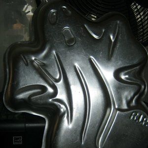 Wilton Scary Ghost/Halloween Goblin Cake Pan (502-2499, 1982)